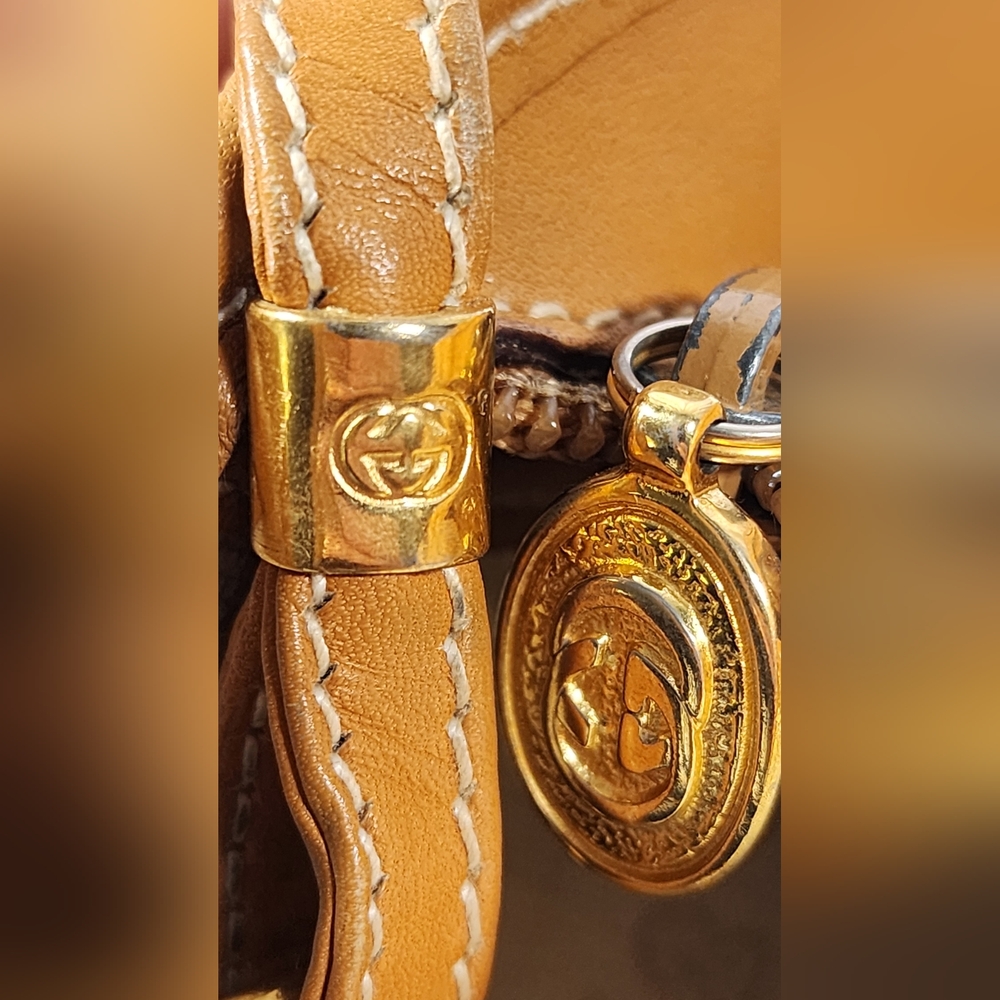 Gucci Micro GG crossbody bag - Picture 9 of 14